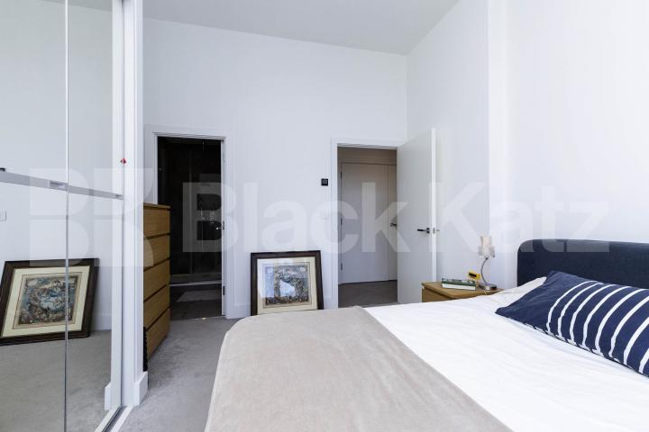 New Development 2 bed 2 bath with large balcony close to kings cross Market Road, Caledonian Road
